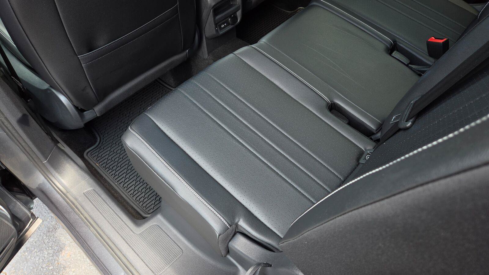 Certified 2024 Volkswagen Tiguan SE R-Line FWD image 42
