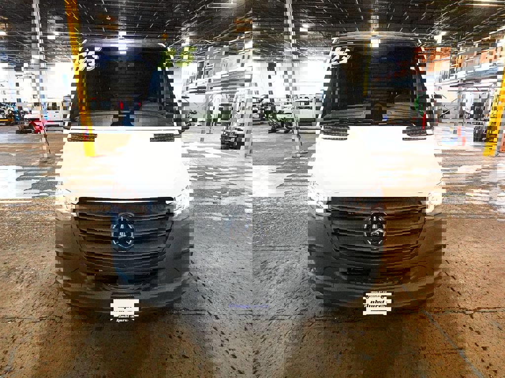 Used 2025 Mercedes-Benz Sprinter 2500 image 2