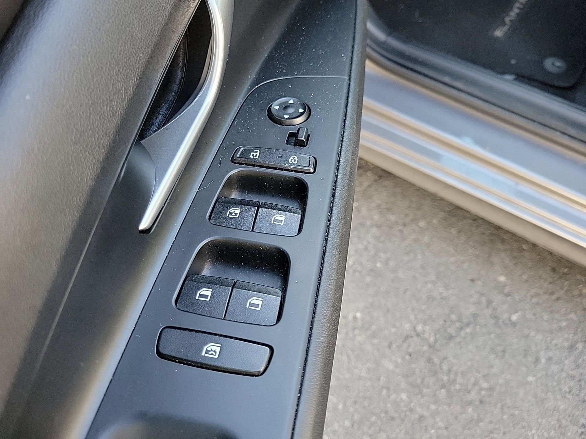 Used 2023 Hyundai Elantra SEL w/ Convenience Package image 19