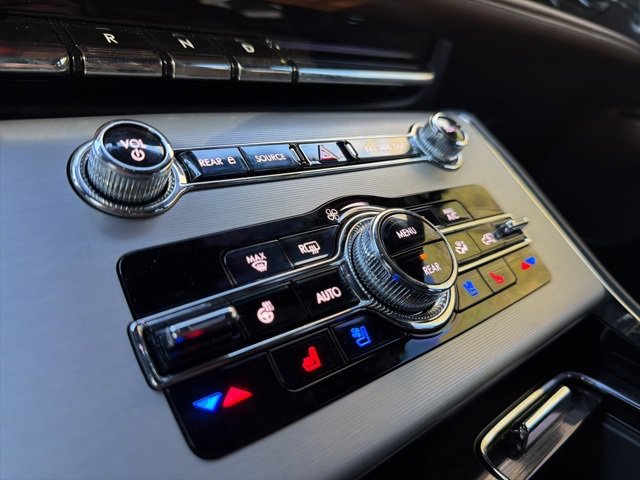 Used 2023 Lincoln Aviator Reserve w/ Equipment Group 201A image 18