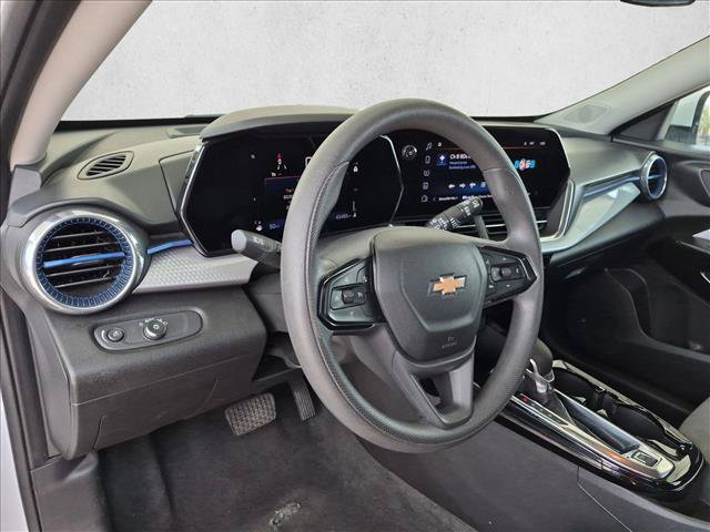 Used 2025 Chevrolet Trax LT FWD image 10