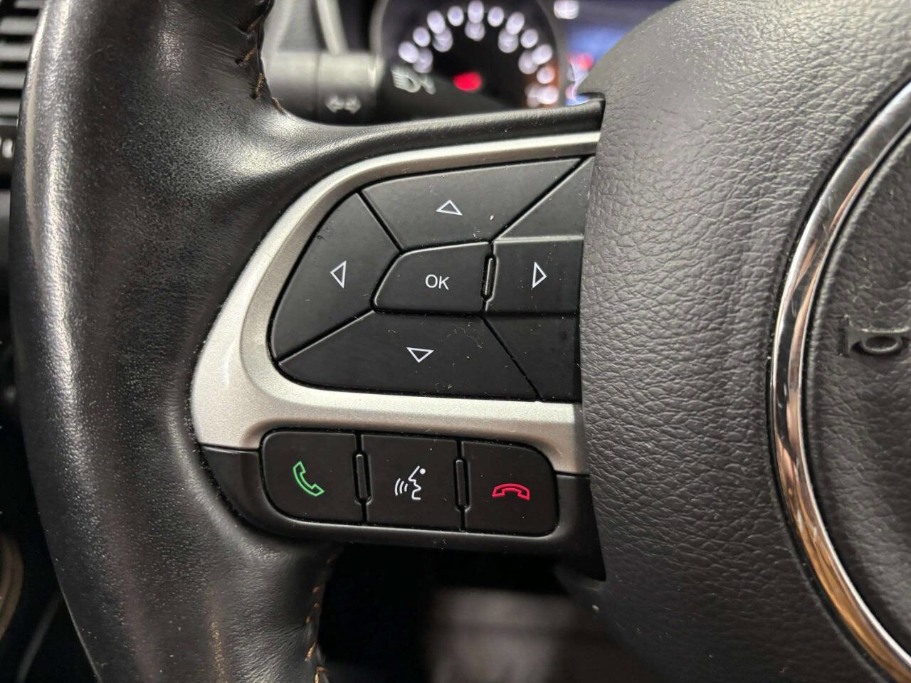 Used 2019 Jeep Compass Limited image 32