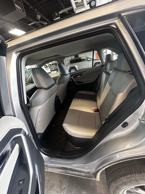 Used 2025 Toyota RAV4 Limited w/ Advanced Technology Package image 6