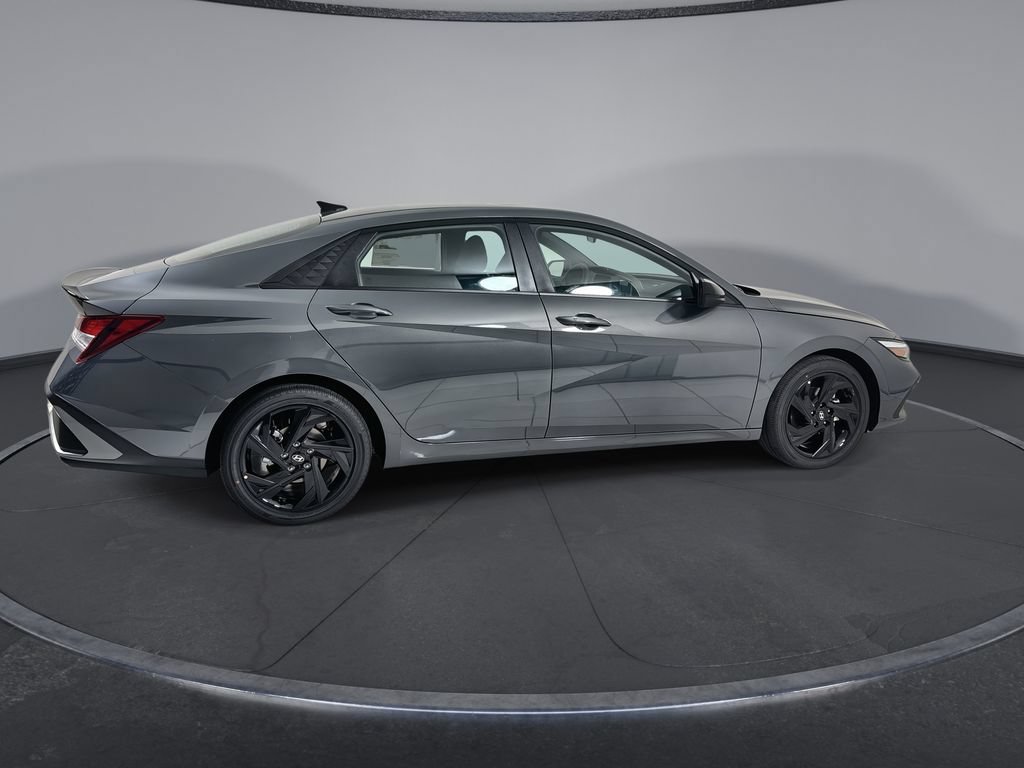 New 2026 Hyundai Elantra SEL Sport FWD image 9
