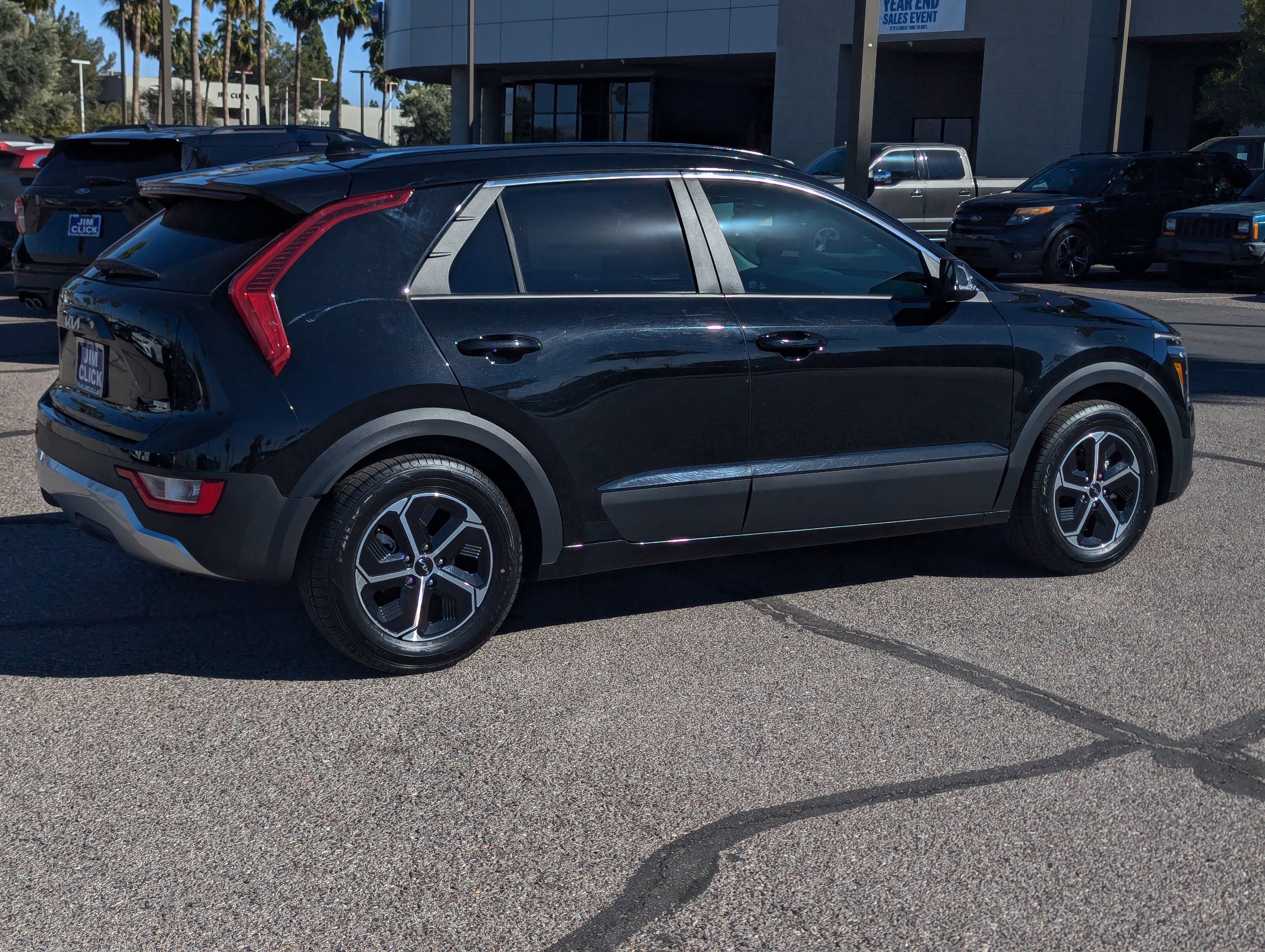 Used 2023 Kia Niro EX image 2