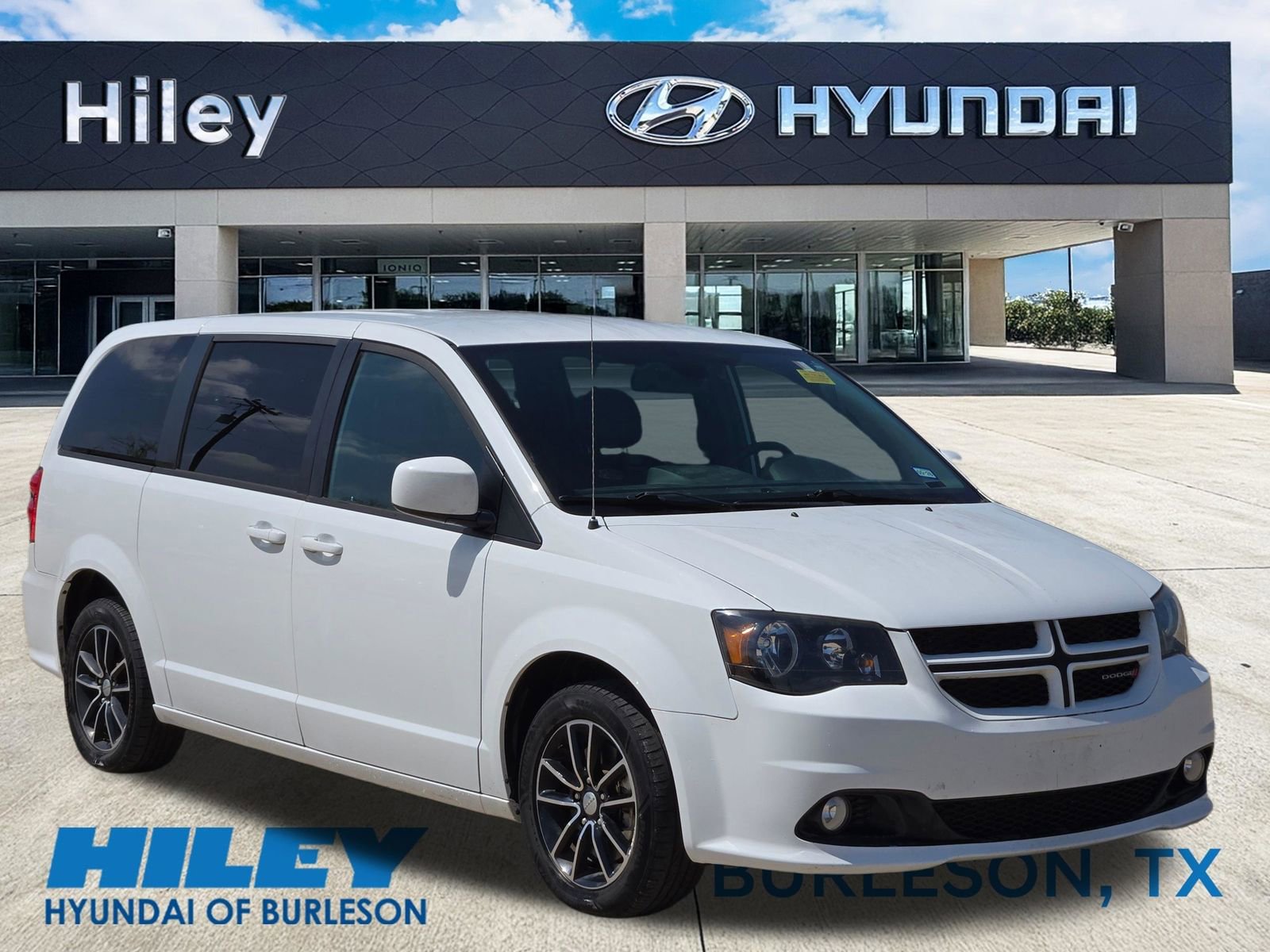 Used 2019 Dodge Grand Caravan GT image 1