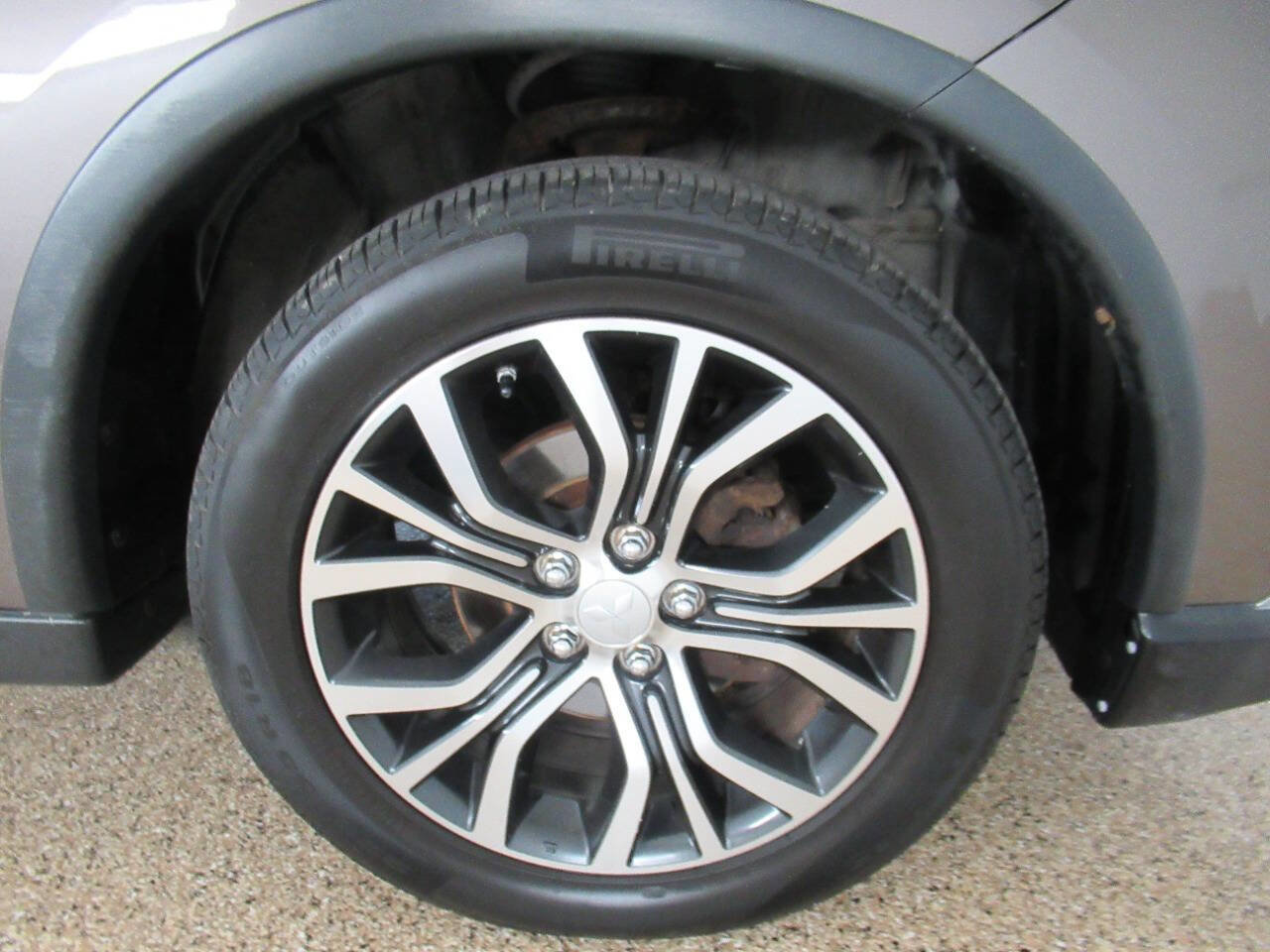 Used 2016 Mitsubishi Outlander GT image 25