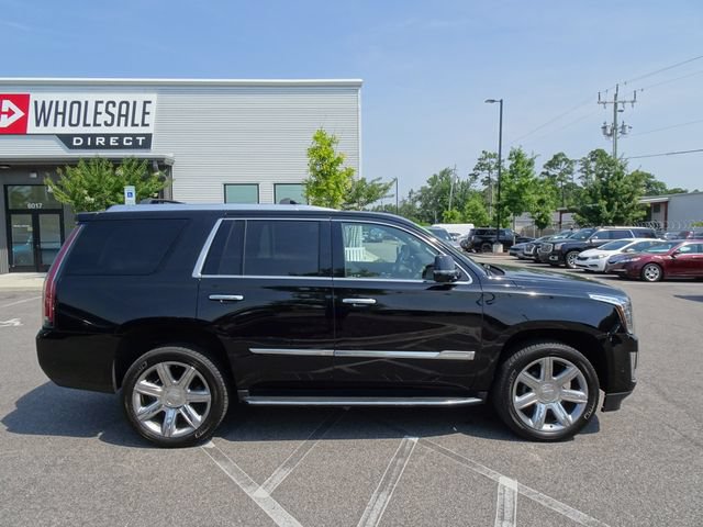 Used 2017 Cadillac Escalade Luxury AWD/4WD image 3