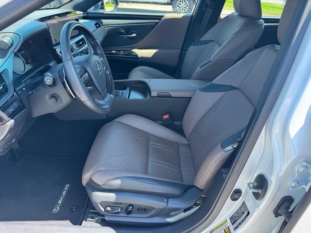 Used 2024 Lexus ES 350 w/ Technology Package FWD image 9