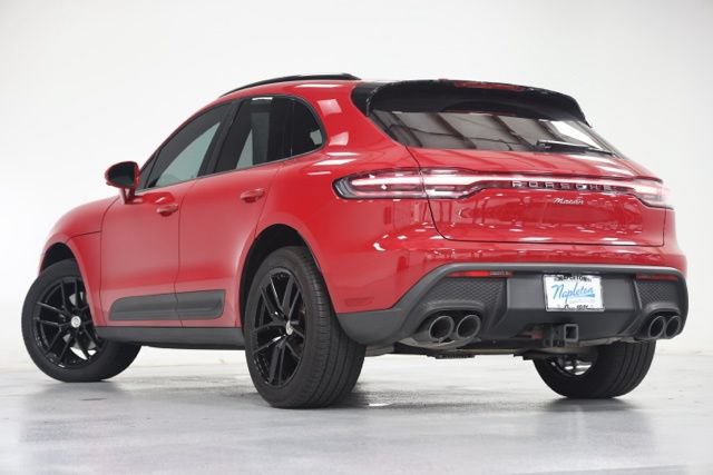 Used 2025 Porsche Macan AWD/4WD image 12
