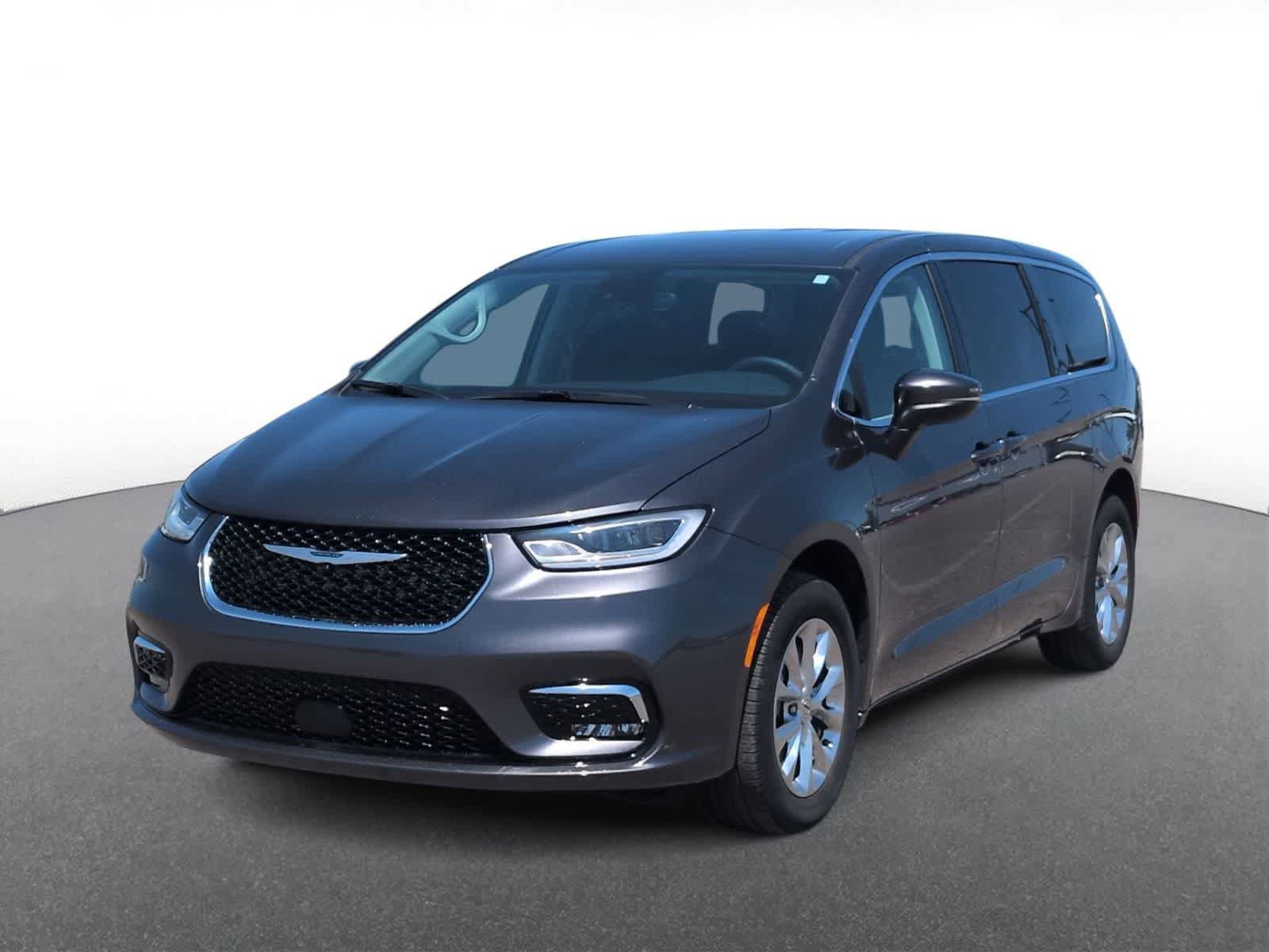 Certified 2023 Chrysler Pacifica Touring-L AWD/4WD image 4