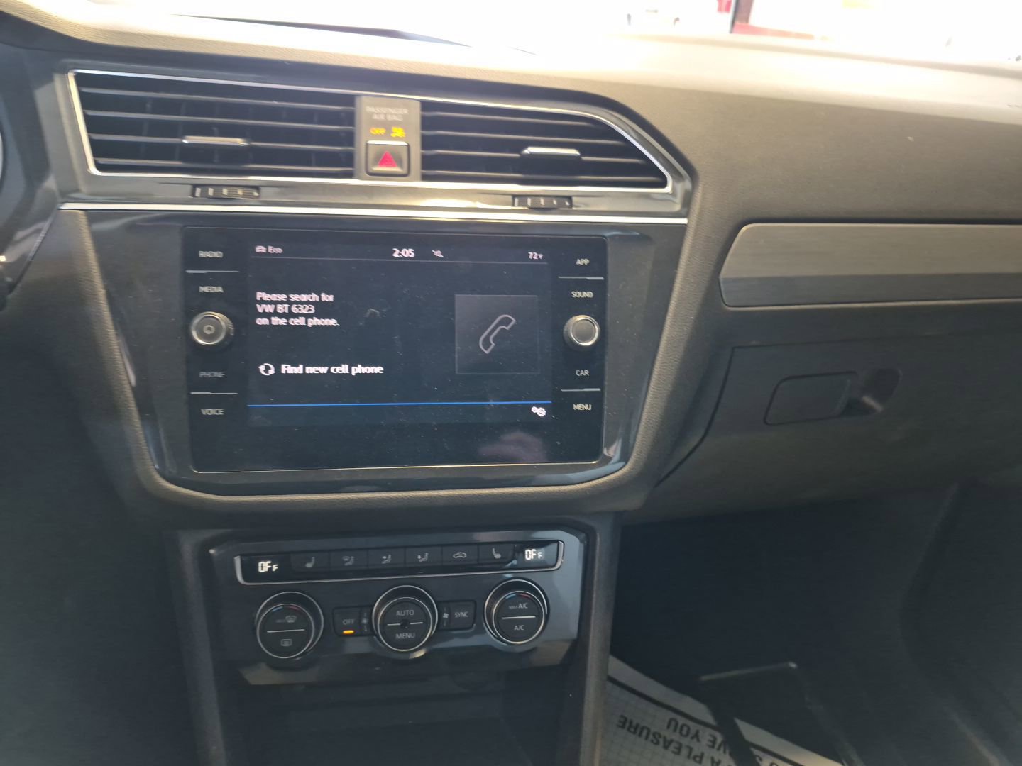 Used 2018 Volkswagen Tiguan SE w/ 3rd Row Seat Package image 16