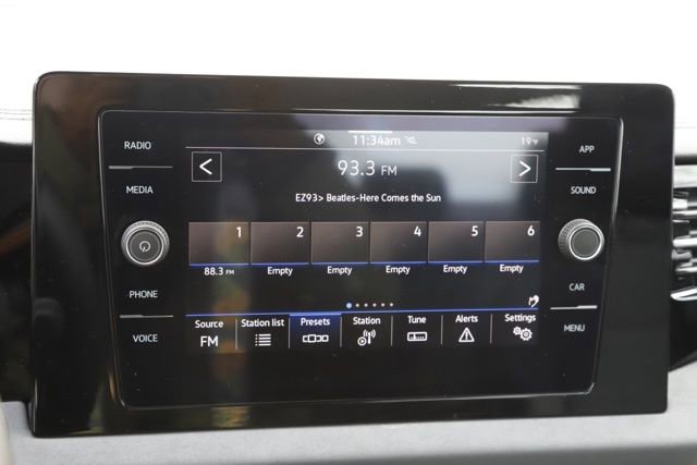 Used 2025 Volkswagen Jetta SE image 23