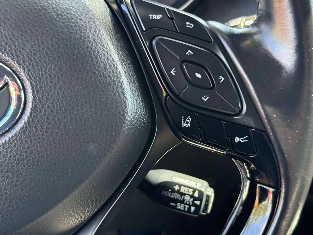 Used 2019 Toyota C-HR XLE FWD image 27