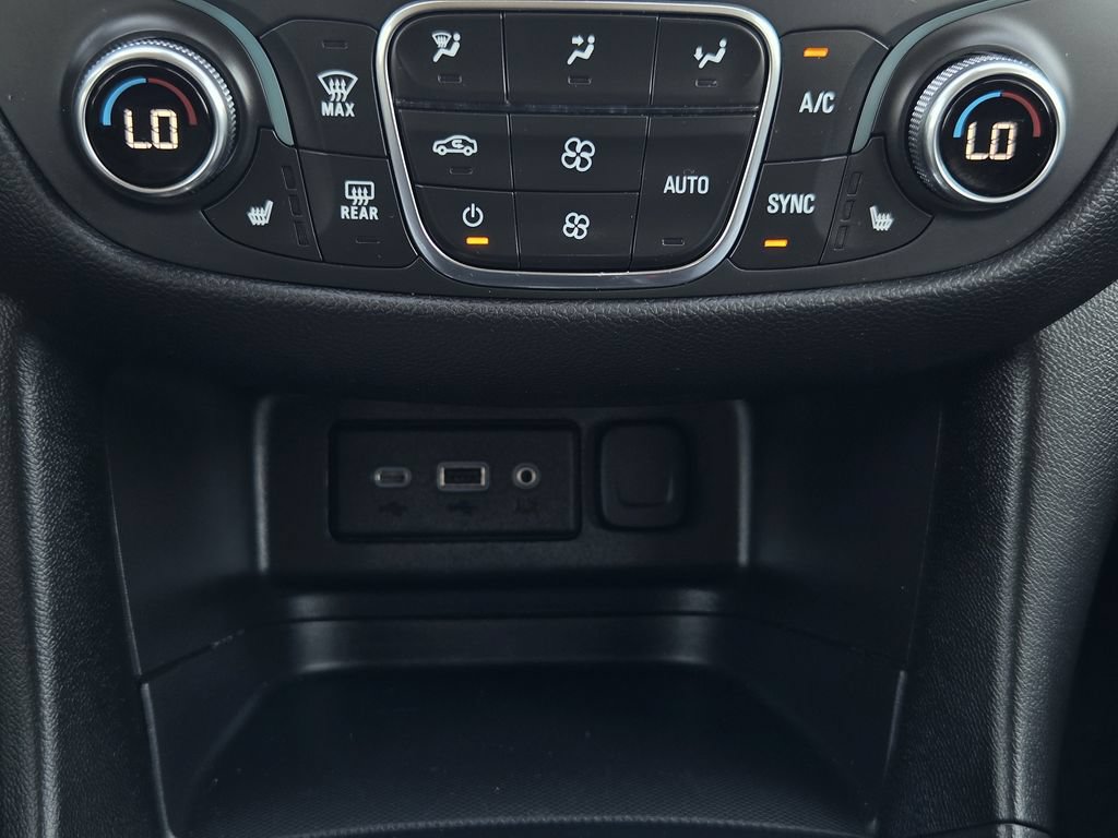 Used 2024 Chevrolet Equinox LT AWD/4WD image 17