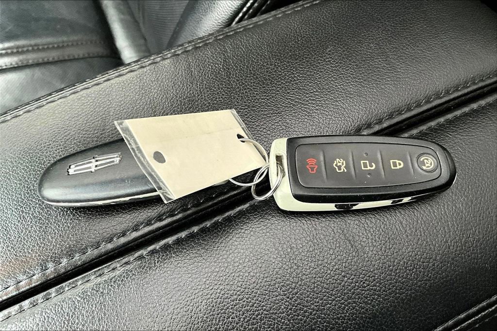 Used 2013 Lincoln MKT AWD image 34