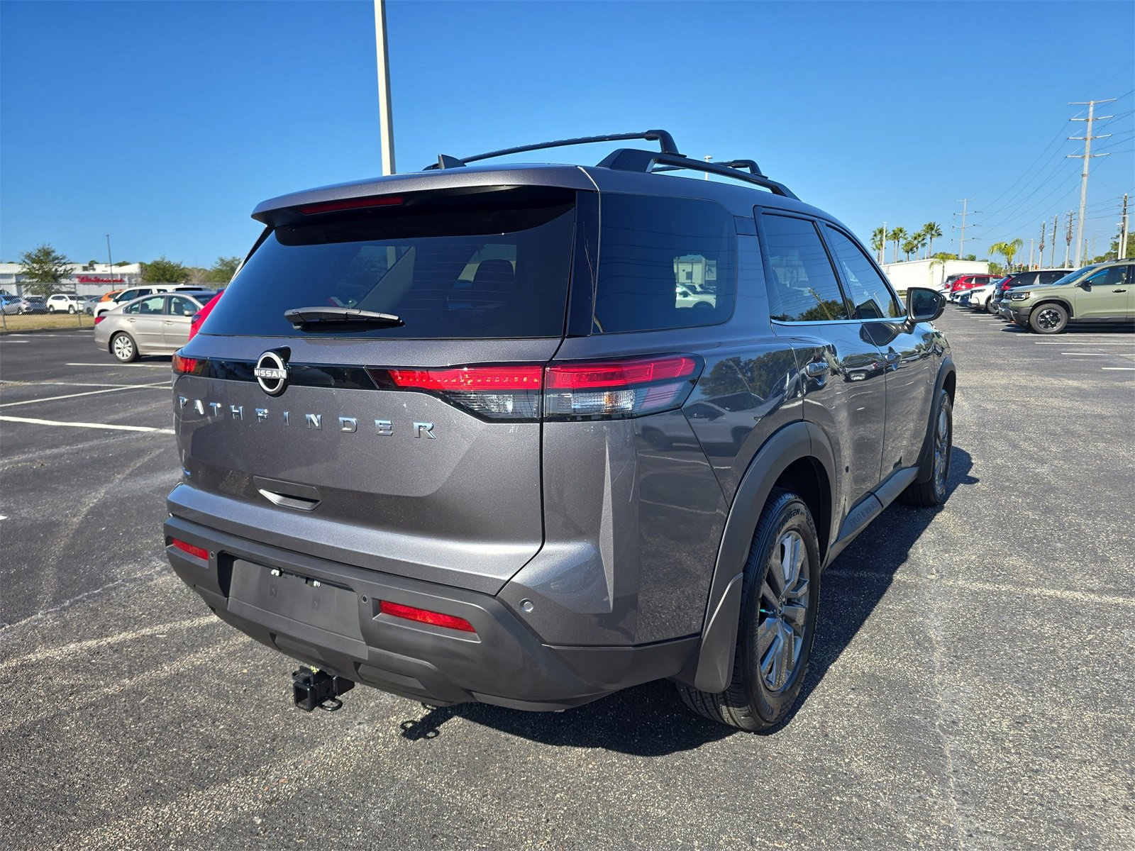 Used 2025 Nissan Pathfinder SV image 4