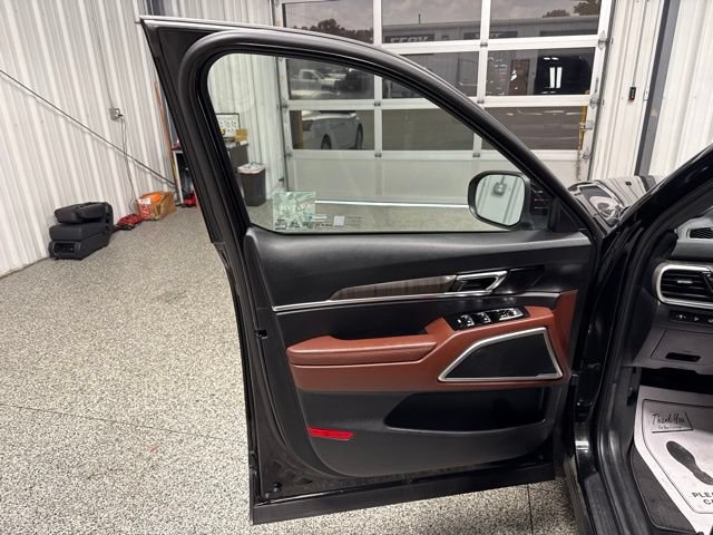 Used 2023 Kia Telluride EX w/ EX Captain's Chair Package AWD/4WD image 8
