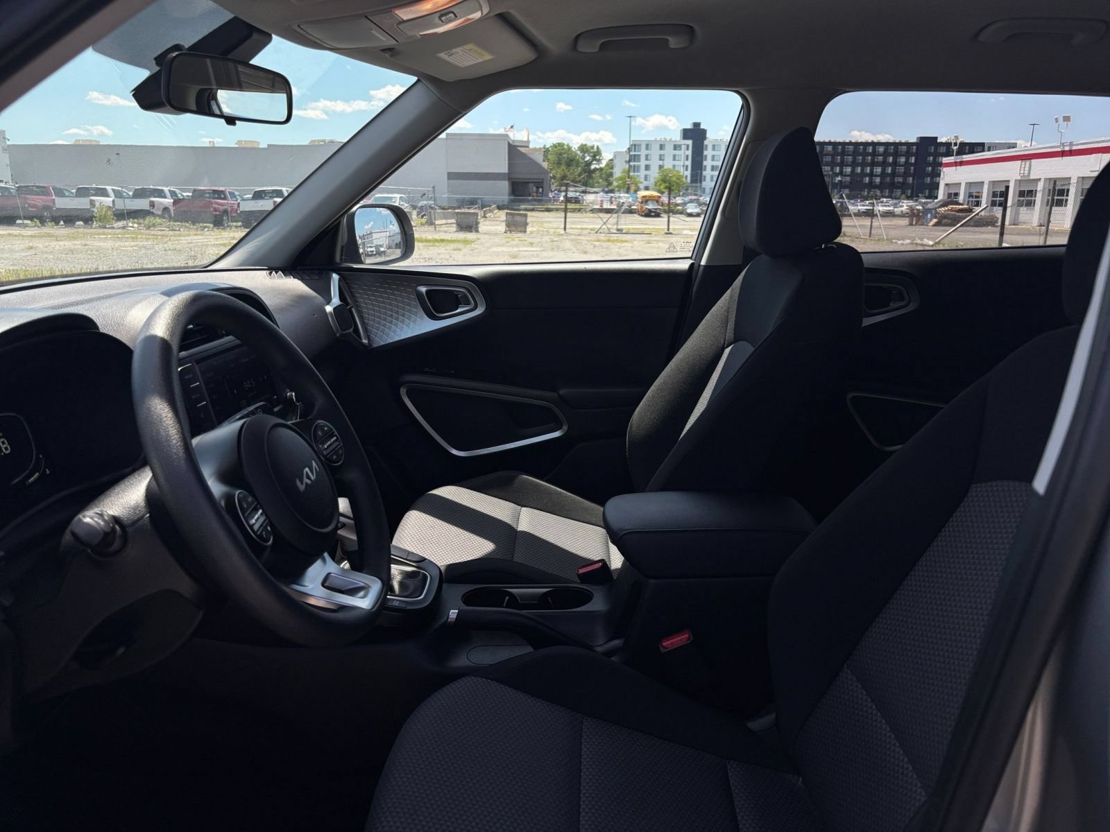 Used 2025 Kia Soul LX w/ LX Technology Package FWD image 18