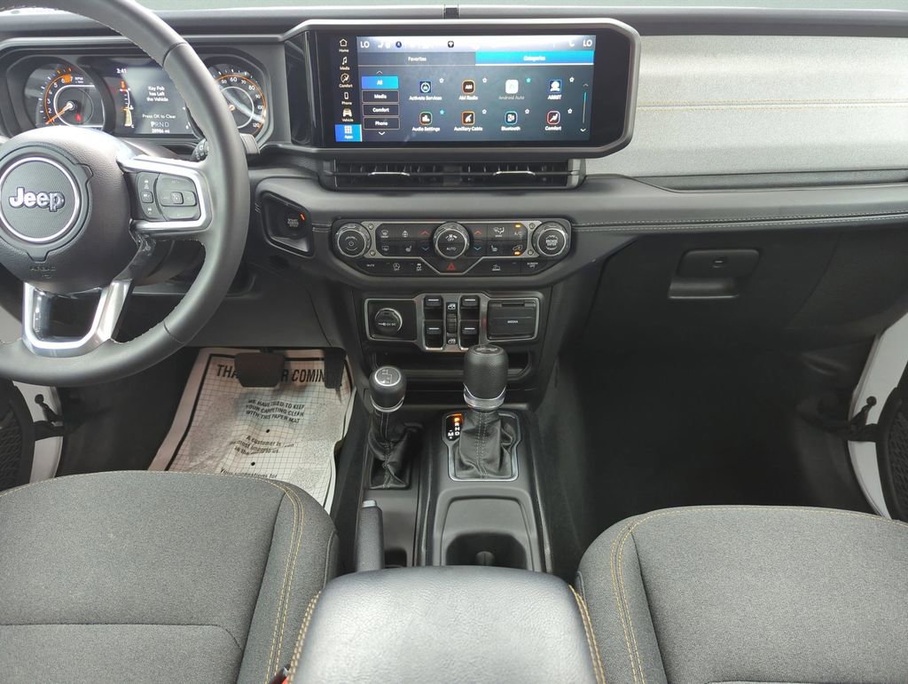 Used 2025 Jeep Wrangler Unlimited Sahara AWD/4WD image 22