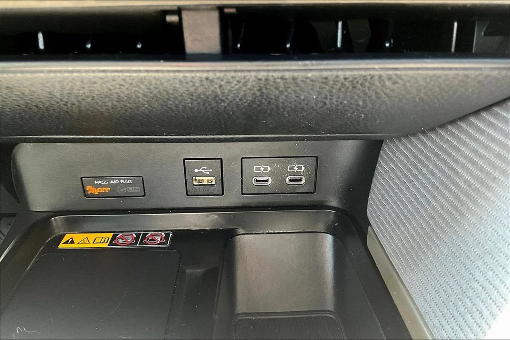 Used 2025 Toyota Camry SE w/ Convenience Package AWD/4WD image 13