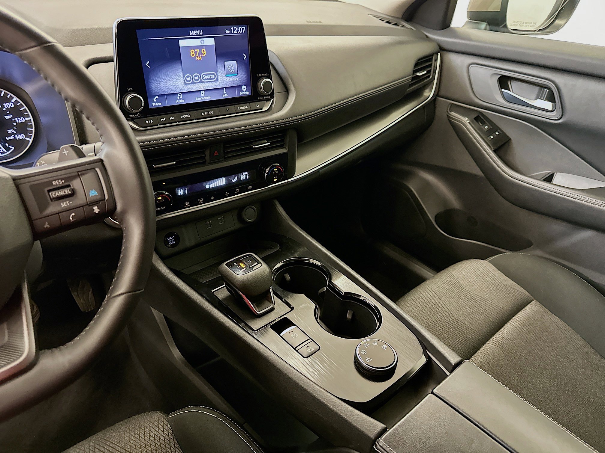 Used 2025 Nissan Rogue SV image 25