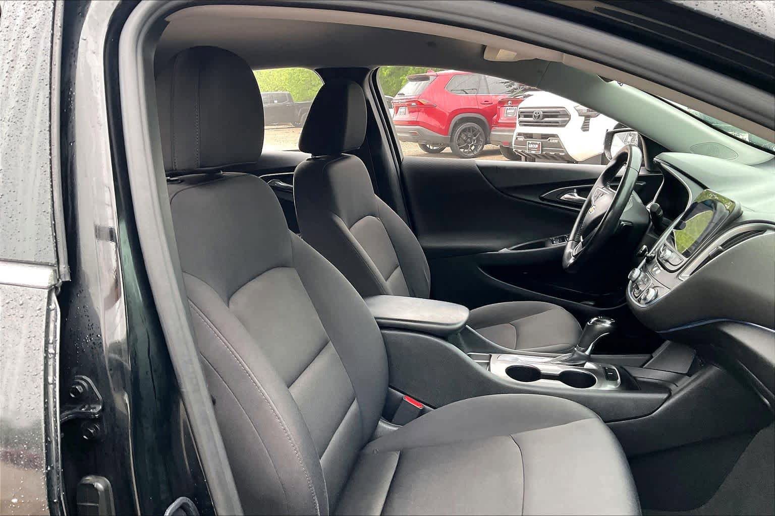 Used 2020 Chevrolet Malibu RS FWD image 9