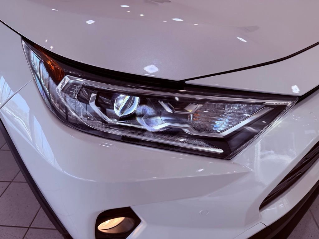 Used 2020 Toyota RAV4 Limited image 19