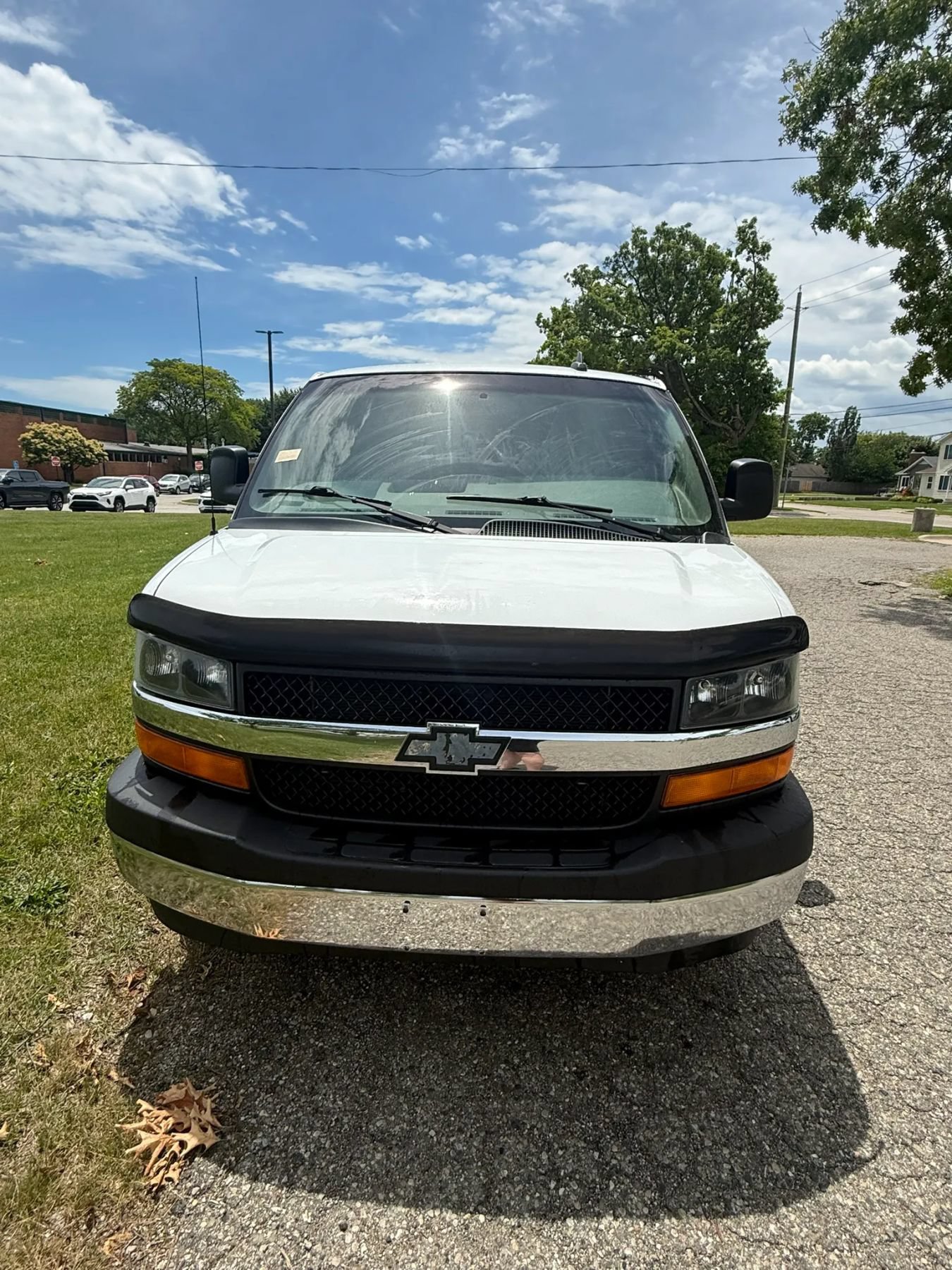 Used 2017 Chevrolet Express 3500 RWD image 2