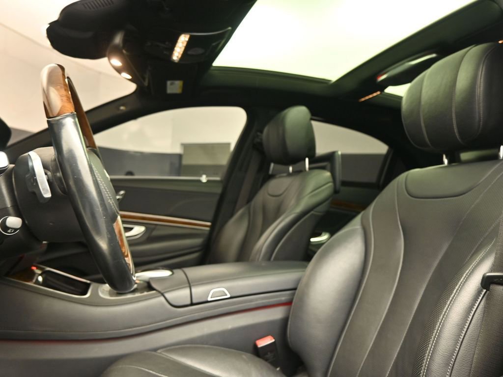 Used 2016 Mercedes-Benz S 550 Sedan image 3