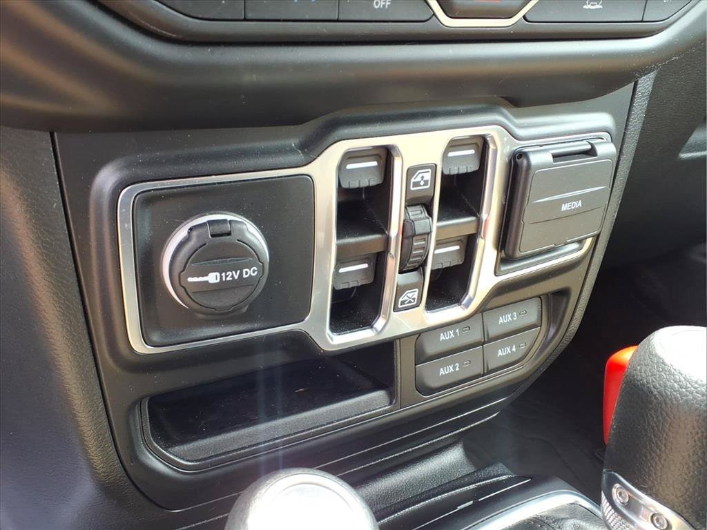 Certified 2023 Jeep Wrangler Unlimited w/ Sun & Screen Package AWD/4WD image 7
