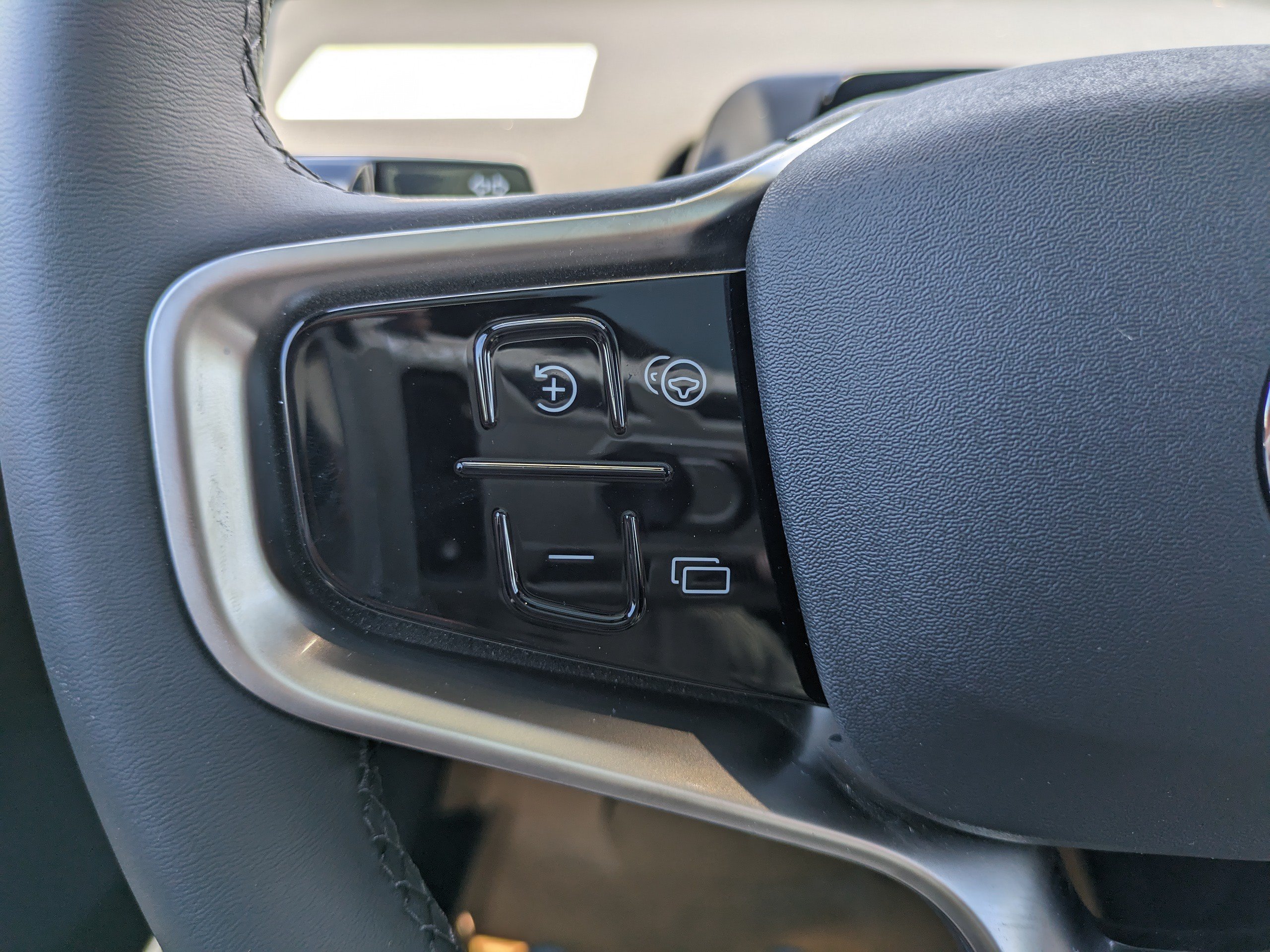 New 2026 Volvo EX30 Plus w/ Protection Package Premier AWD/4WD image 16