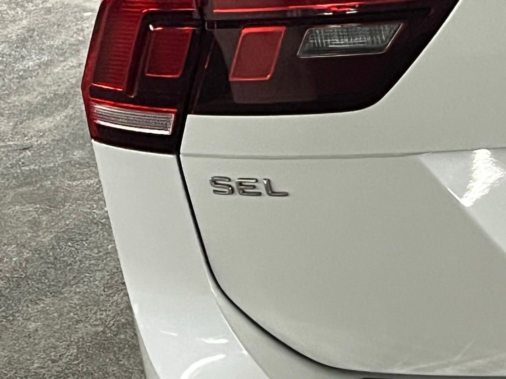 Used 2022 Volkswagen Tiguan SEL R-Line image 35