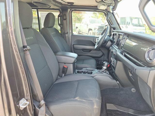 Used 2019 Jeep Wrangler Unlimited Sahara w/ Dual Top Group AWD/4WD image 14