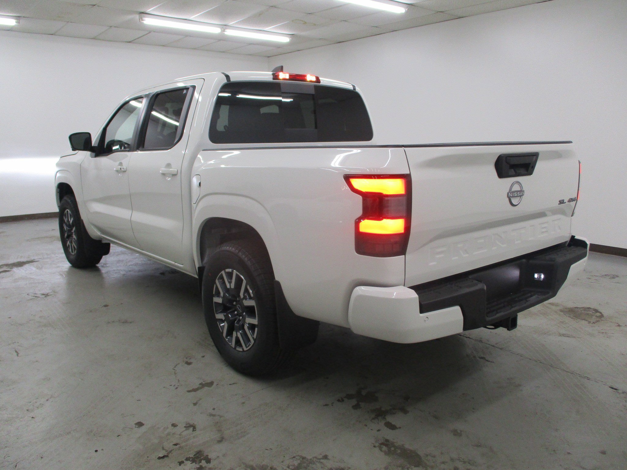 New 2025 Nissan Frontier SL image 3