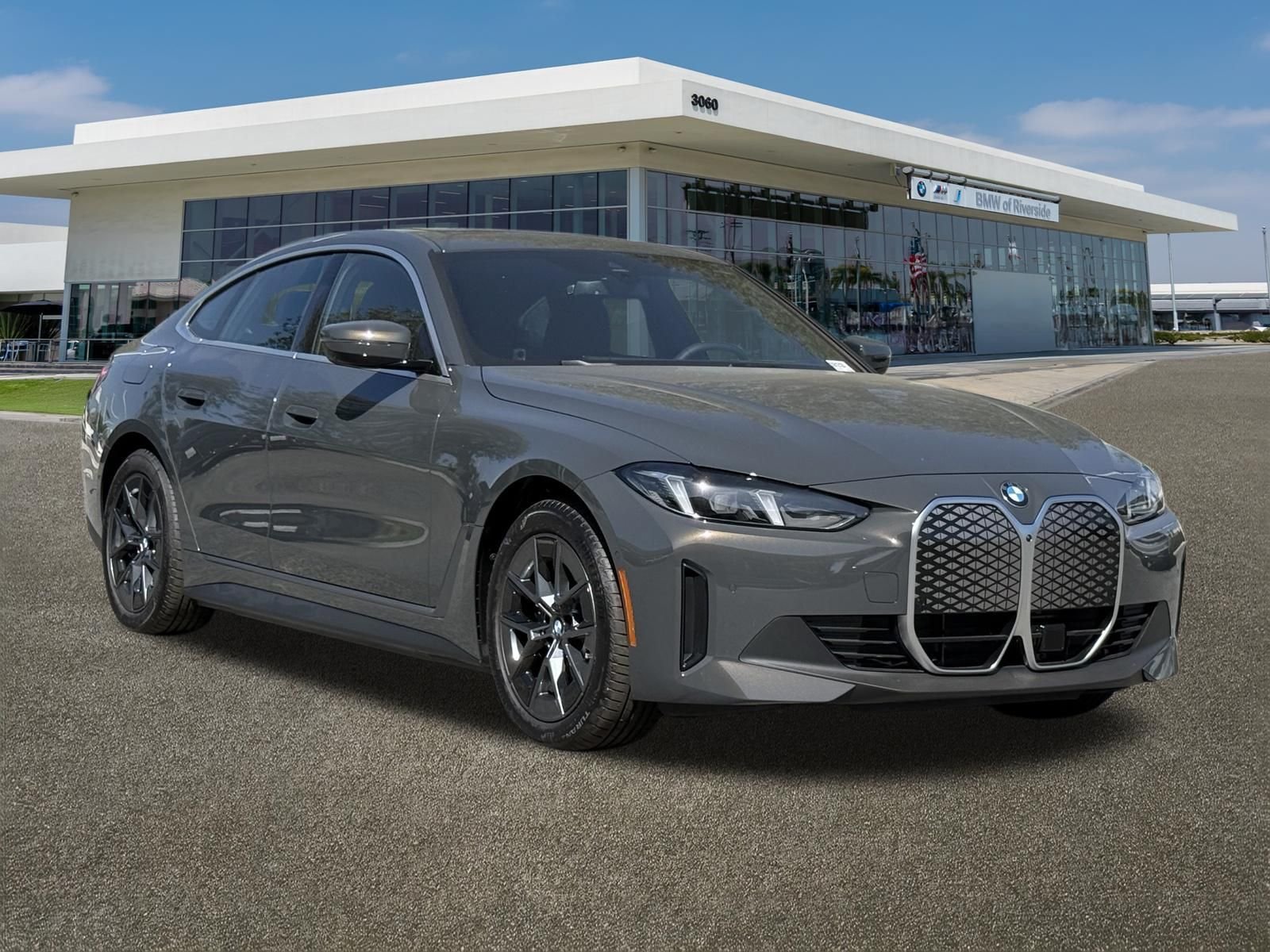 New 2026 BMW i4 eDrive40 w/ Parking Assistance Package RWD image 2