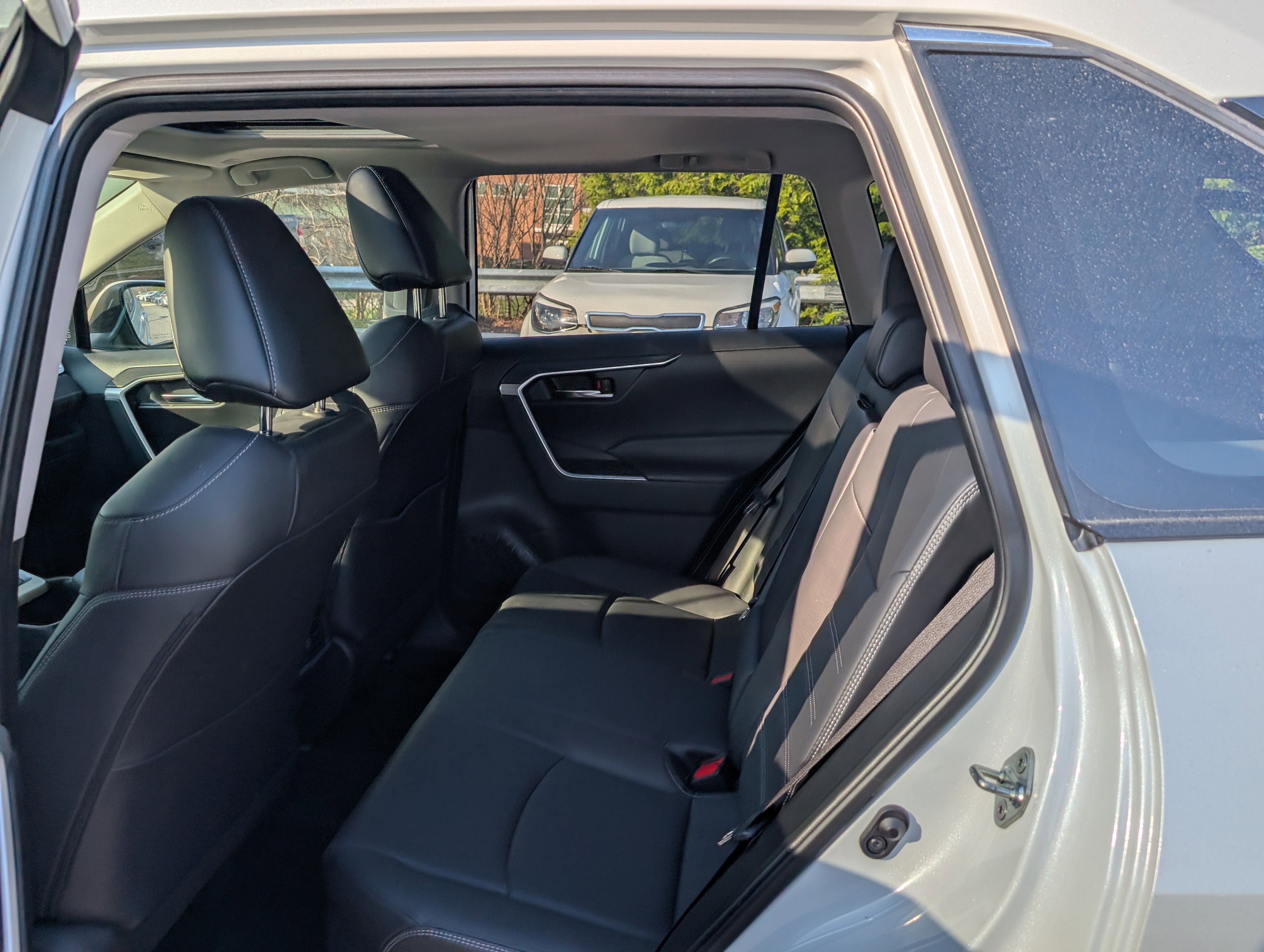 Used 2023 Toyota RAV4 XLE Premium image 15