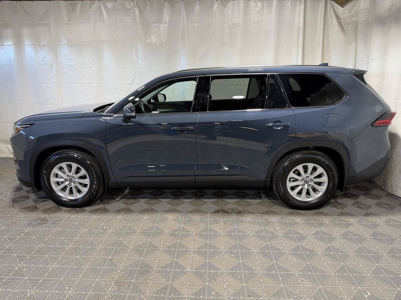 Used 2026 Toyota Grand Highlander AWD image 4