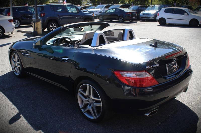 Used 2015 Mercedes-Benz SLK 250 w/ Premium Package image 11