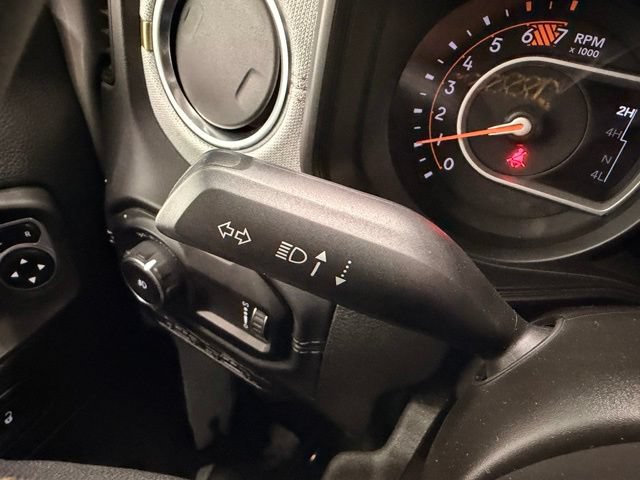 Used 2024 Jeep Wrangler Unlimited Sahara w/ Technology Group AWD/4WD image 28