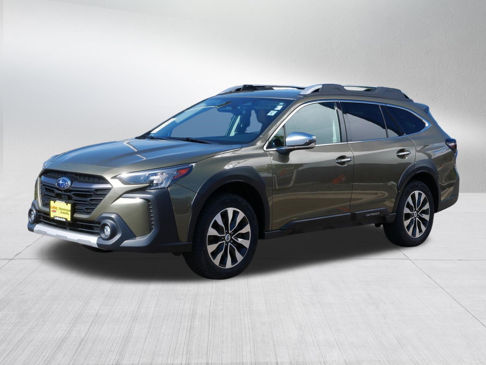 Used 2023 Subaru Outback Touring AWD/4WD image 3