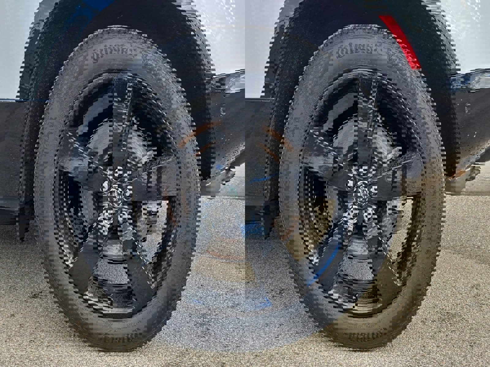 Certified 2024 Land Rover Defender 110 X-Dynamic SE image 6