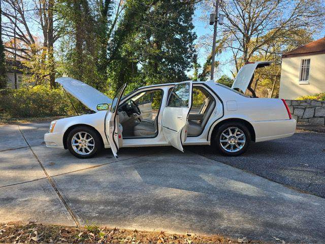 Used 2011 Cadillac DTS Luxury image 32