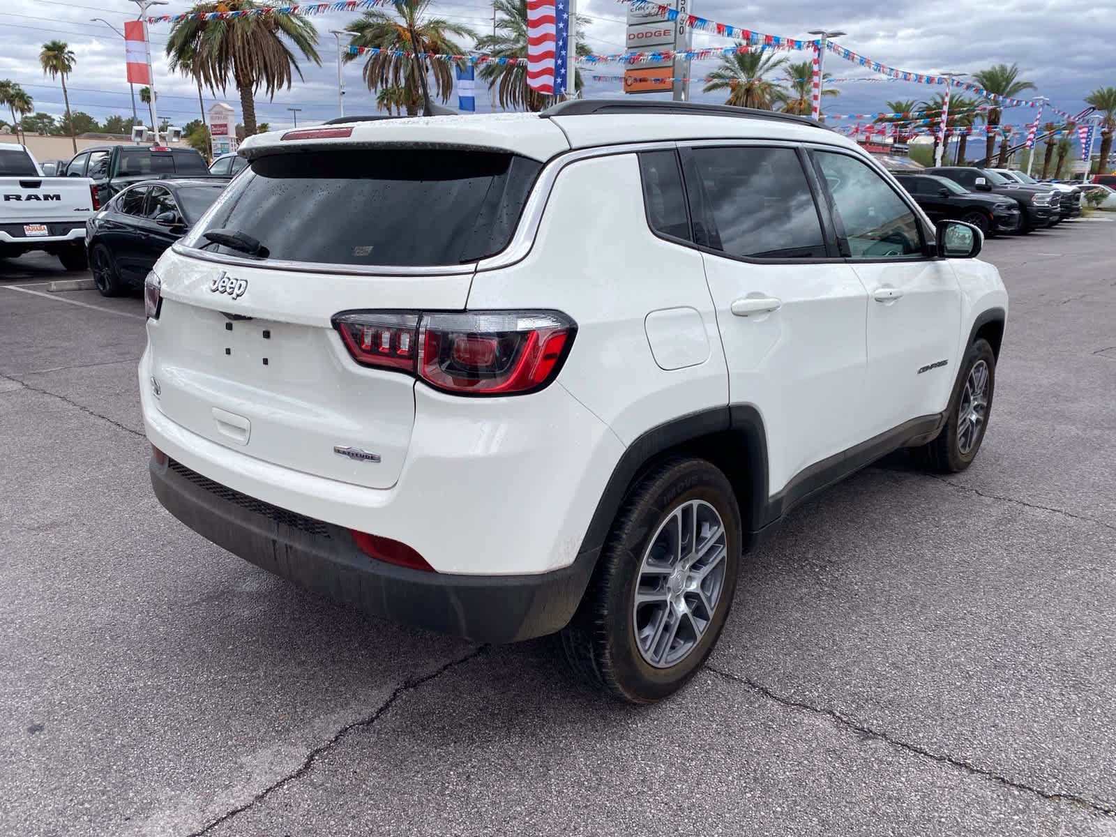 Used 2018 Jeep Compass Latitude w/ Popular Equipment Group FWD image 6