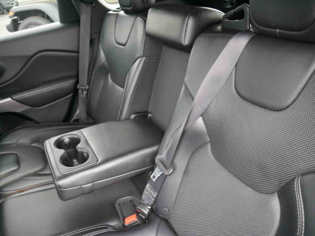 Used 2019 Jeep Cherokee Limited image 17