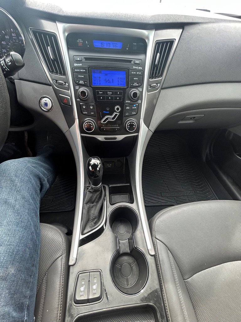 Used 2012 Hyundai Sonata Limited w/ Leather Pkg FWD image 13