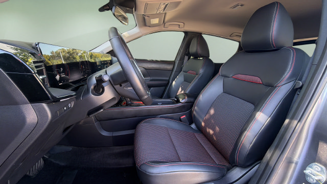 Used 2025 Nissan Kicks SR w/ Illumination Package FWD image 11