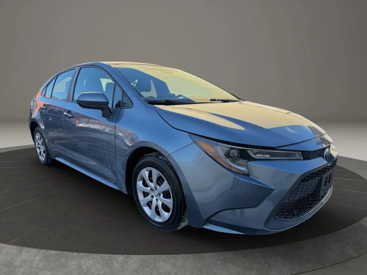 Used 2022 Toyota Corolla LE image 3