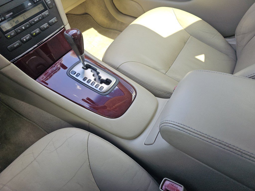Used 2002 Lexus ES 330 w/ Premium Pkg FWD image 31
