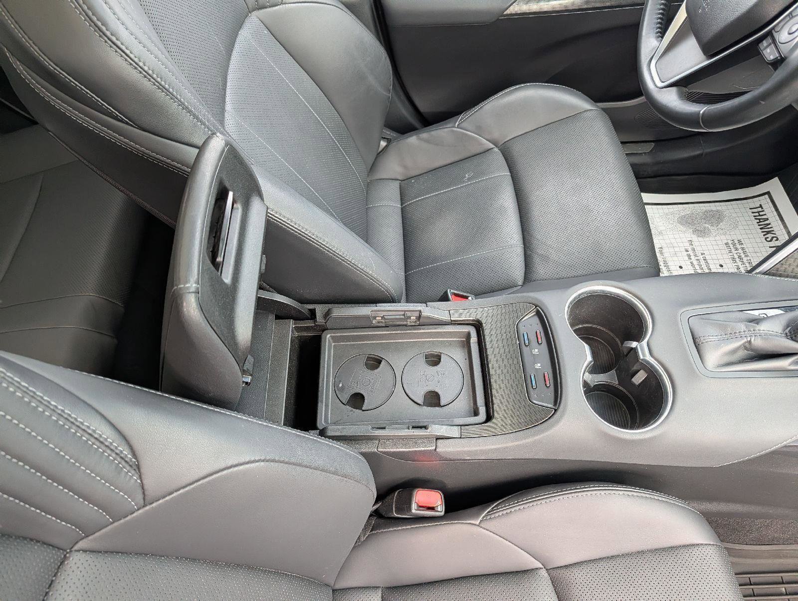 Used 2023 Toyota Venza Limited image 24